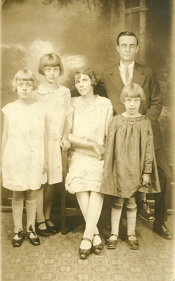  Edith Miller and Elmer Lovelace family:  Maxine, Marjorie, Edith, Elmer, Eugenia (Jean). Photo taken about 1928. 